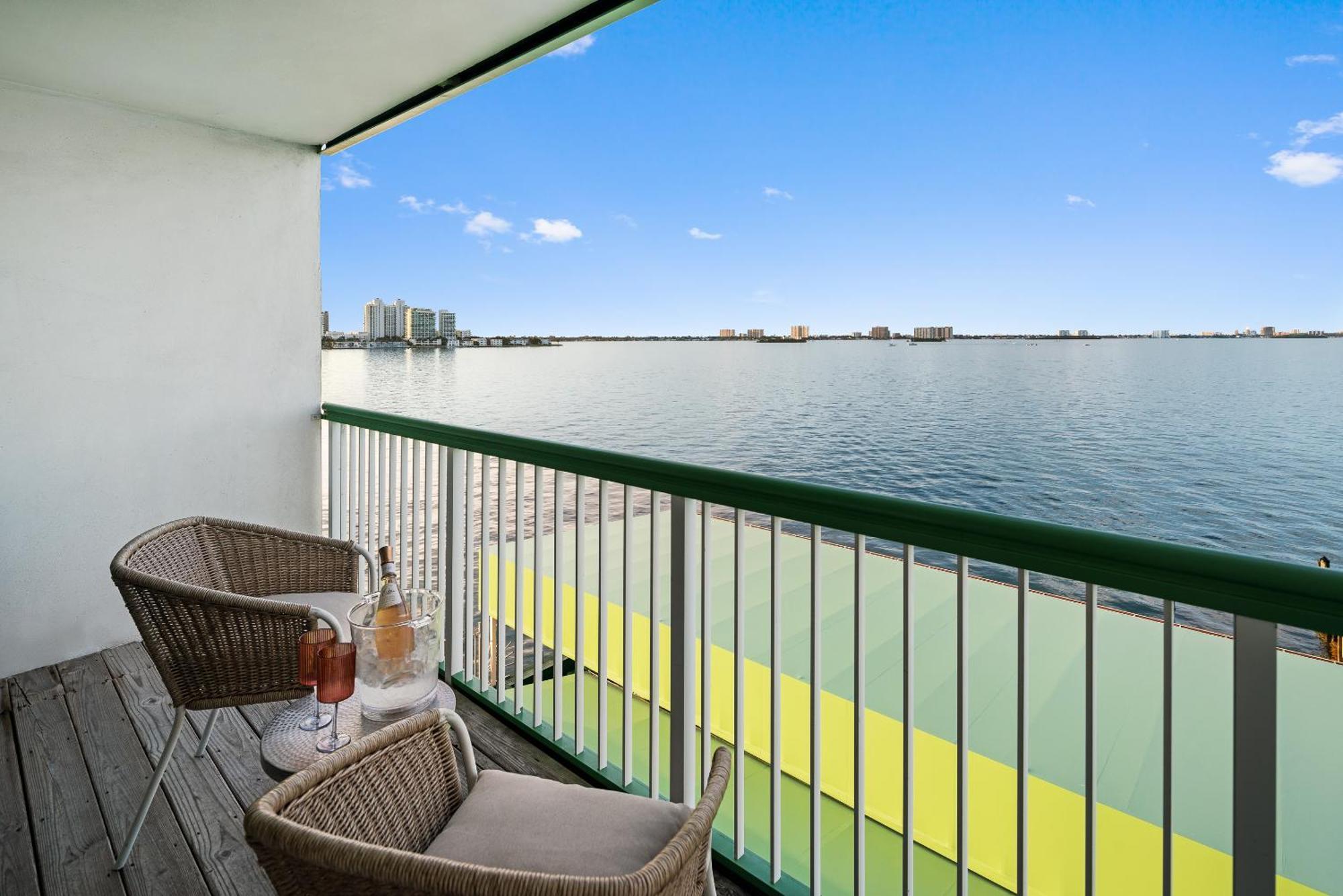 Palm Tree Club Miami Hotel North Bay Village Екстериор снимка